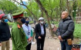Hà Nội tiếp tục nhắc nhở, xử phạt nhiều trường hợp không đeo khẩu trang nơi công cộng