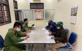 Hà Nội tiếp tục nhắc nhở, xử phạt nhiều trường hợp không đeo khẩu trang nơi công cộng