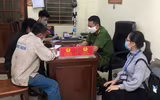 Hà Nội tiếp tục nhắc nhở, xử phạt nhiều trường hợp không đeo khẩu trang nơi công cộng