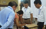 Buổi thi THPT quốc gia đầu tiên diễn ra trong tiết trời nắng nóng