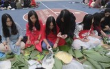 Ngắm học sinh Hà Nội trải nghiệm rán nem, nấu miến bằng bếp củi