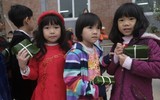 Ngắm học sinh Hà Nội trải nghiệm rán nem, nấu miến bằng bếp củi