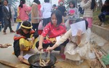Ngắm học sinh Hà Nội trải nghiệm rán nem, nấu miến bằng bếp củi