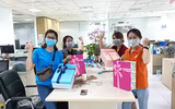 [Ảnh] Dân công sở gói quà, sáng tác nhạc tặng y bác sĩ tuyến đầu chống dịch Covid-19