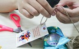 [Ảnh] Dân công sở gói quà, sáng tác nhạc tặng y bác sĩ tuyến đầu chống dịch Covid-19