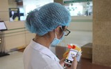 [Ảnh] Dân công sở gói quà, sáng tác nhạc tặng y bác sĩ tuyến đầu chống dịch Covid-19