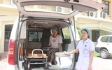 Vỡ òa ngày Đỗ Bình An - con trai sản phụ ung thư giai đoạn cuối xuất viện