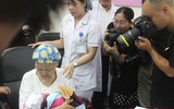 Vỡ òa ngày Đỗ Bình An - con trai sản phụ ung thư giai đoạn cuối xuất viện