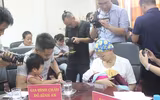 Vỡ òa ngày Đỗ Bình An - con trai sản phụ ung thư giai đoạn cuối xuất viện