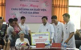 Vỡ òa ngày Đỗ Bình An - con trai sản phụ ung thư giai đoạn cuối xuất viện