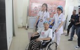 Vỡ òa ngày Đỗ Bình An - con trai sản phụ ung thư giai đoạn cuối xuất viện
