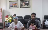 Vỡ òa ngày Đỗ Bình An - con trai sản phụ ung thư giai đoạn cuối xuất viện