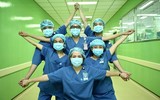 Những hình ảnh đẹp về cán bộ y tế cả nước cùng lan tỏa thông điệp phòng chống dịch Covid-19