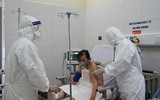 Những hình ảnh hiếm hoi bên trong phòng điều trị bệnh nhân Covid-19 nặng ở Đà Nẵng