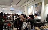 Người Hà Nội ùn ùn mua sắm ngày Black Friday
