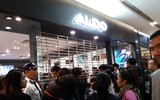 Người Hà Nội ùn ùn mua sắm ngày Black Friday