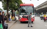 [Ảnh] Cận cảnh xe khách coi đường vành đai 3 như... bến xe