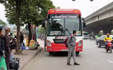 [Ảnh] Cận cảnh xe khách coi đường vành đai 3 như... bến xe