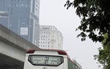 [Ảnh] Cận cảnh xe khách coi đường vành đai 3 như... bến xe