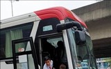 [Ảnh] Cận cảnh xe khách coi đường vành đai 3 như... bến xe