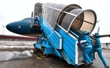Cận cảnh hàng không xoay sở ứng phó giữa 