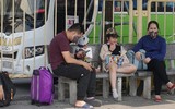 Hà Nội: Người dân bắt đầu đổ về bến xe để về quê dịp nghỉ lễ 30-4