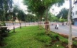 Hình ảnh 2 hố ga nổ bung xới mặt đất trên đường Trường Sa