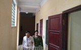 Thủy thủ tàu viễn dương đổ axit lên đầu vợ vì ghen tuông