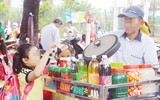 Thực phẩm bẩn “bủa vây” cổng trường học