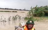 Giúp dân vượt lũ