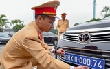 Kiểm tra, gắn biển xe ô tô phục vụ Đại hội Đảng lần thứ XIII