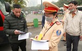 Kiểm tra, gắn biển xe ô tô phục vụ Đại hội Đảng lần thứ XIII