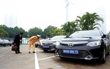 Kiểm tra, gắn biển xe ô tô phục vụ Đại hội Đảng lần thứ XIII