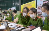 Tại huyện Phú Xuyên (Hà Nội): Cấp căn cước công dân gắn chíp điện tử cả ngày lẫn đêm 