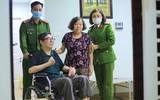 Hình ảnh đẹp của Công an Thủ đô cấp căn cước cho công dân