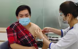 Những chiến sĩ Công an Thủ đô đầu tiên tiêm vaccine phòng dịch Covid-19 