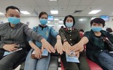 Những chiến sĩ Công an Thủ đô đầu tiên tiêm vaccine phòng dịch Covid-19 