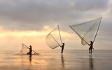 Khuôn hình biển lúc rạng đông 