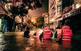 Những đêm trắng dầm mình trong lũ dữ cứu giúp người dân 