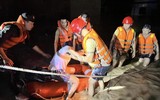 Những đêm trắng dầm mình trong lũ dữ cứu giúp người dân 