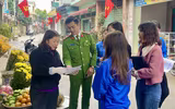 Công an Hà Nội giúp người dân đăng ký định danh điện tử