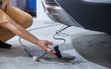Cảnh sát giao thông hỗ trợ công tác đăng kiểm