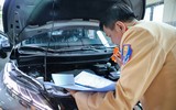 Cảnh sát giao thông hỗ trợ công tác đăng kiểm