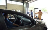 Cảnh sát giao thông hỗ trợ công tác đăng kiểm