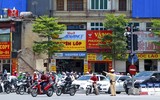 Cảnh sát giao thông Hà Nội căng mình làm nhiệm vụ ngày nắng nóng