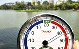 Cảnh sát giao thông Hà Nội căng mình làm nhiệm vụ ngày nắng nóng