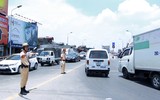 Cảnh sát giao thông Hà Nội căng mình làm nhiệm vụ ngày nắng nóng