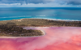 Bí ẩn hồ nước màu hồng độc đáo ở Australia