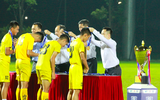U17 SLNA phấn khích với chức vô địch sau 8 năm chờ đợi
