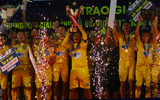 U17 SLNA phấn khích với chức vô địch sau 8 năm chờ đợi